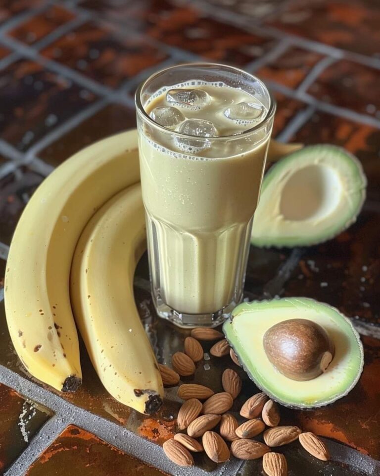 ALMOND, BANANA, AVOCADO SMOOTHIE WITH HONEY